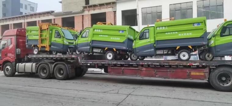 雄獅重工環(huán)衛(wèi)車批量交付信陽市淮濱縣，助力打好攻堅戰(zhàn)